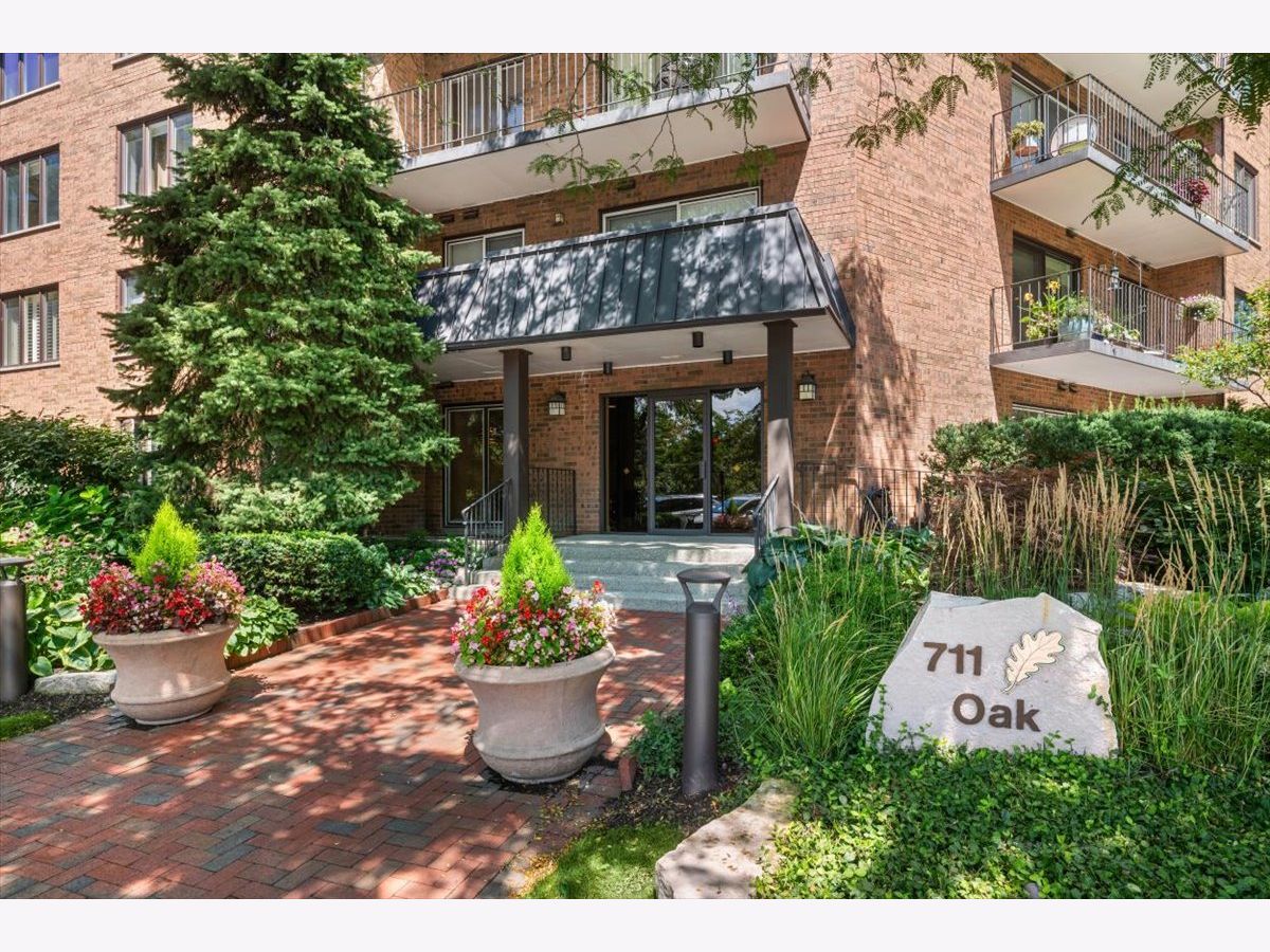  For Sale Winnetka Illinois, 711 Oak Street