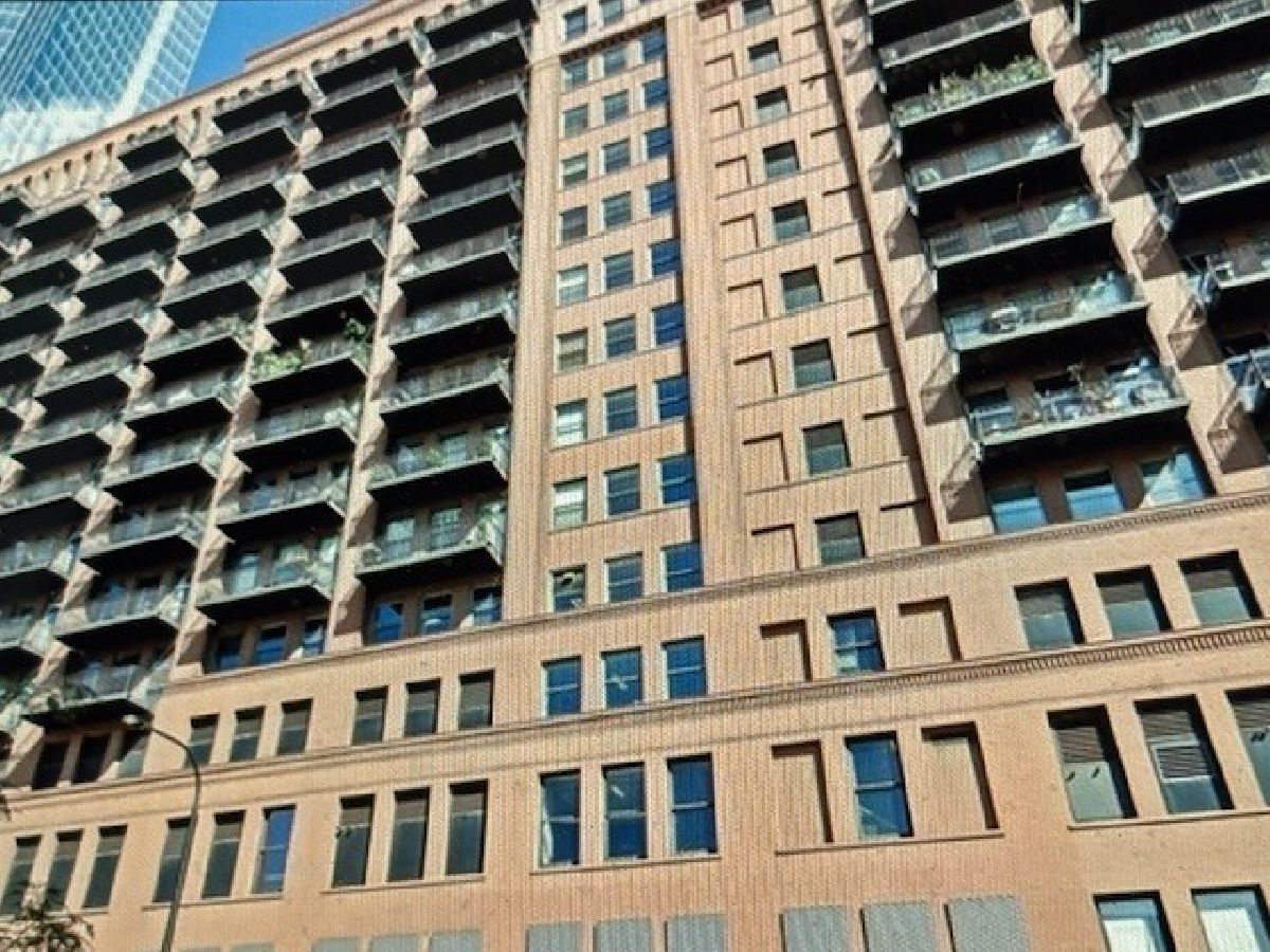 Condominiums Rented Randolph Place Chicago Illinois, 165 Canal