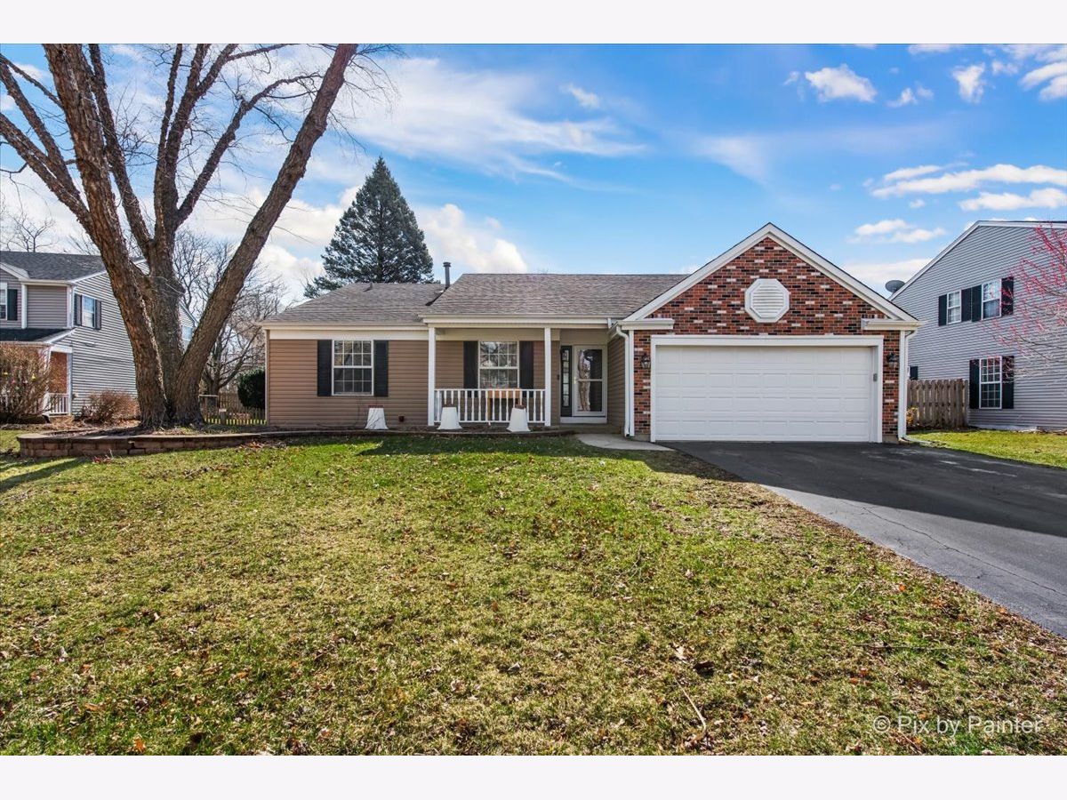 Homes For Sale Fox Trails Cary Illinois, 735 Royal Glen Drive