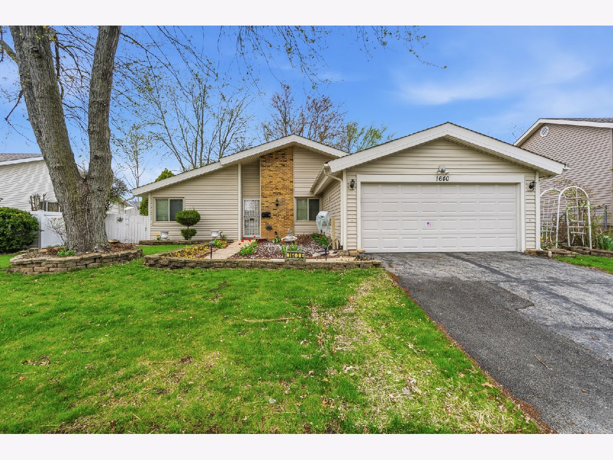  For Sale Hanover Park Illinois, 1640 Andover Drive