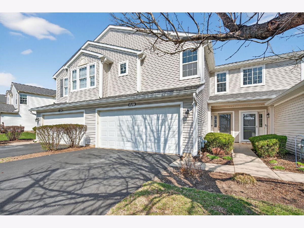 Homes & Townhomes & Condos For Sale Clearwater Springs Plainfield Illinois, 6923 Clearwater Drive