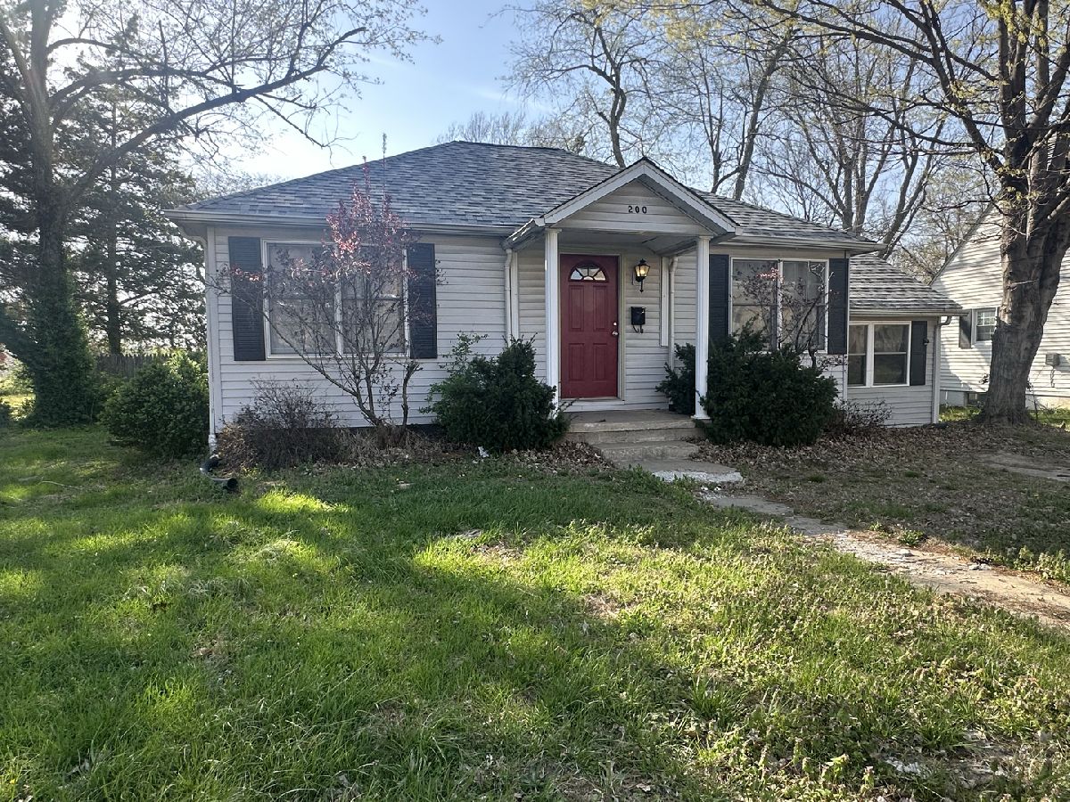  For Sale Carbondale Illinois, 200 Oakland Avenue