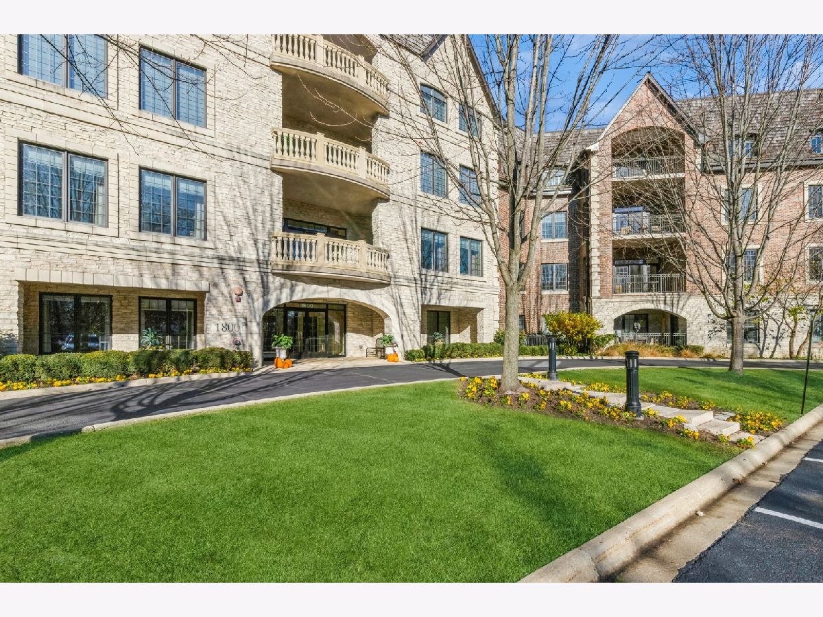 Condominiums Rented Amberley Woods Lake Forest Illinois, 1800 Amberley