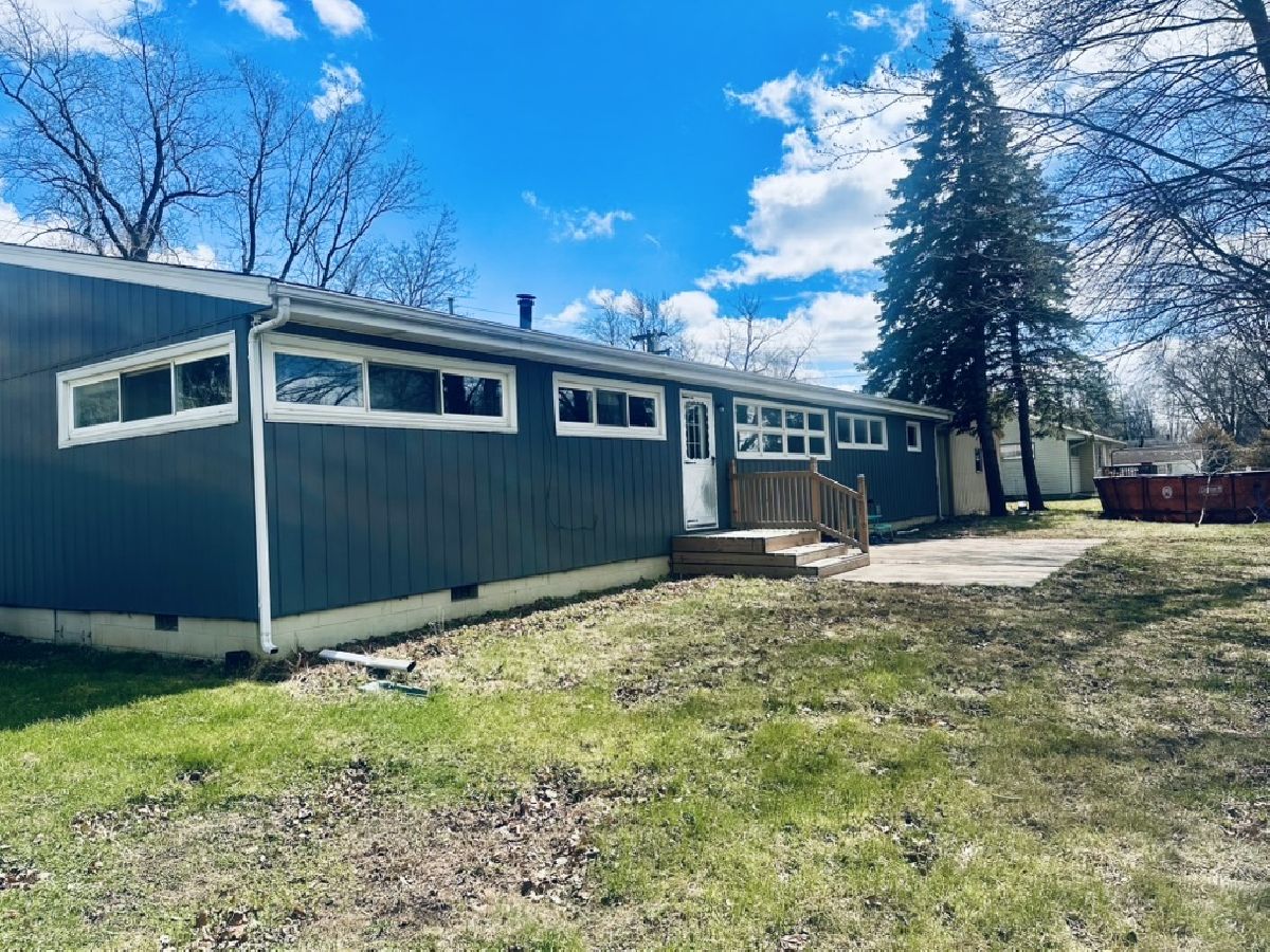  For Sale Pontiac Illinois, 1111 Bell Avenue