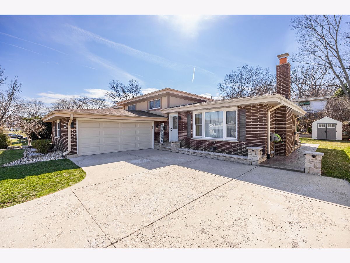  For Sale Hickory Hills Illinois, 8518 Forest Drive