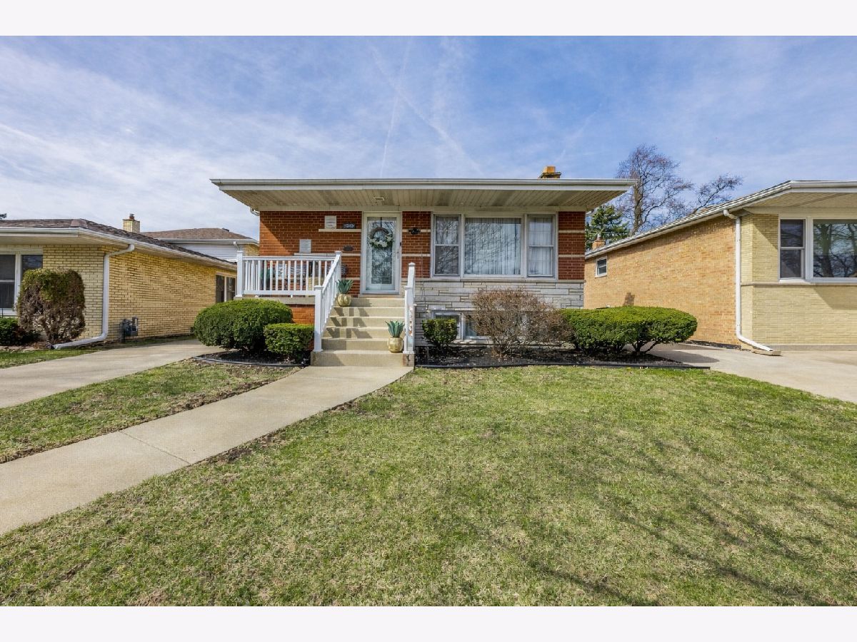  For Sale Evergreen Park Illinois, 9220 Avers Avenue