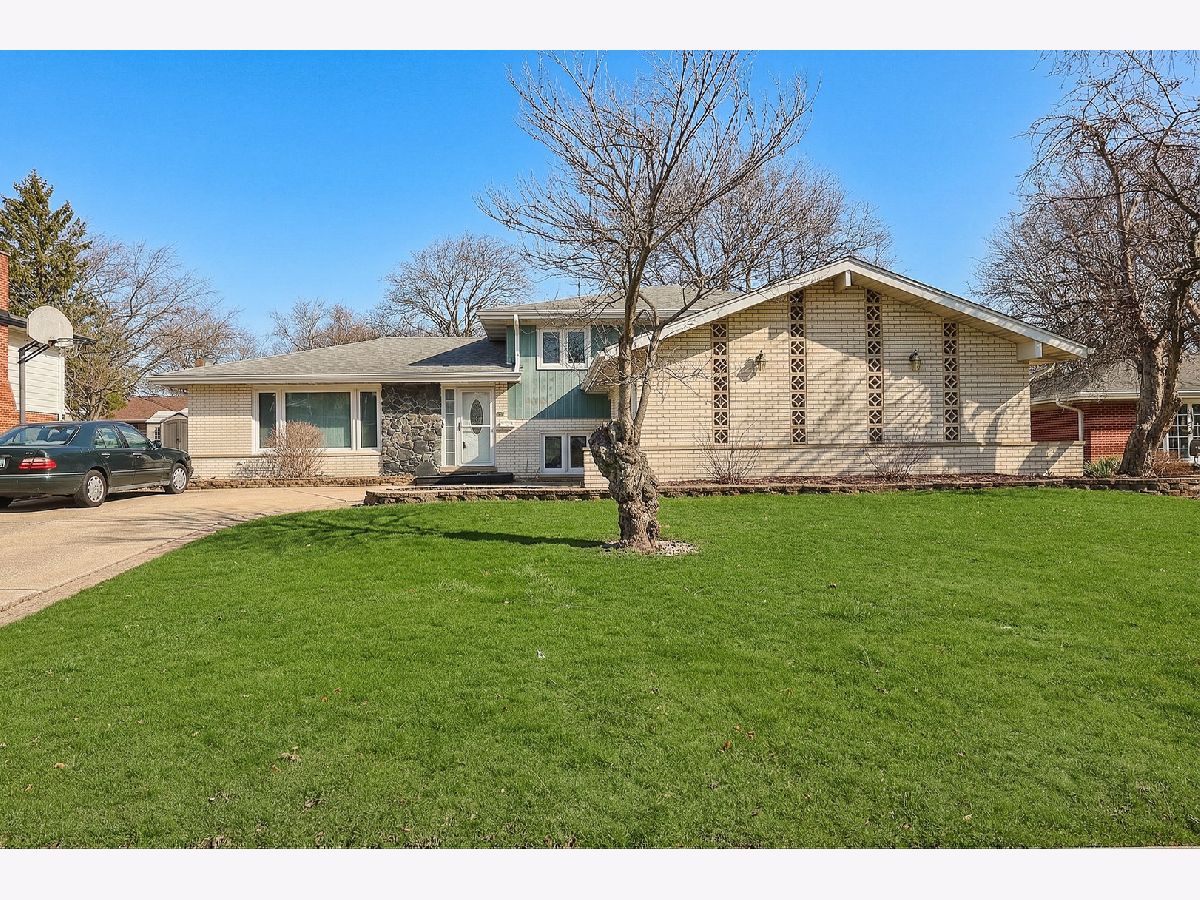 For Sale Darien Illinois, 18W194 Claremont Drive
