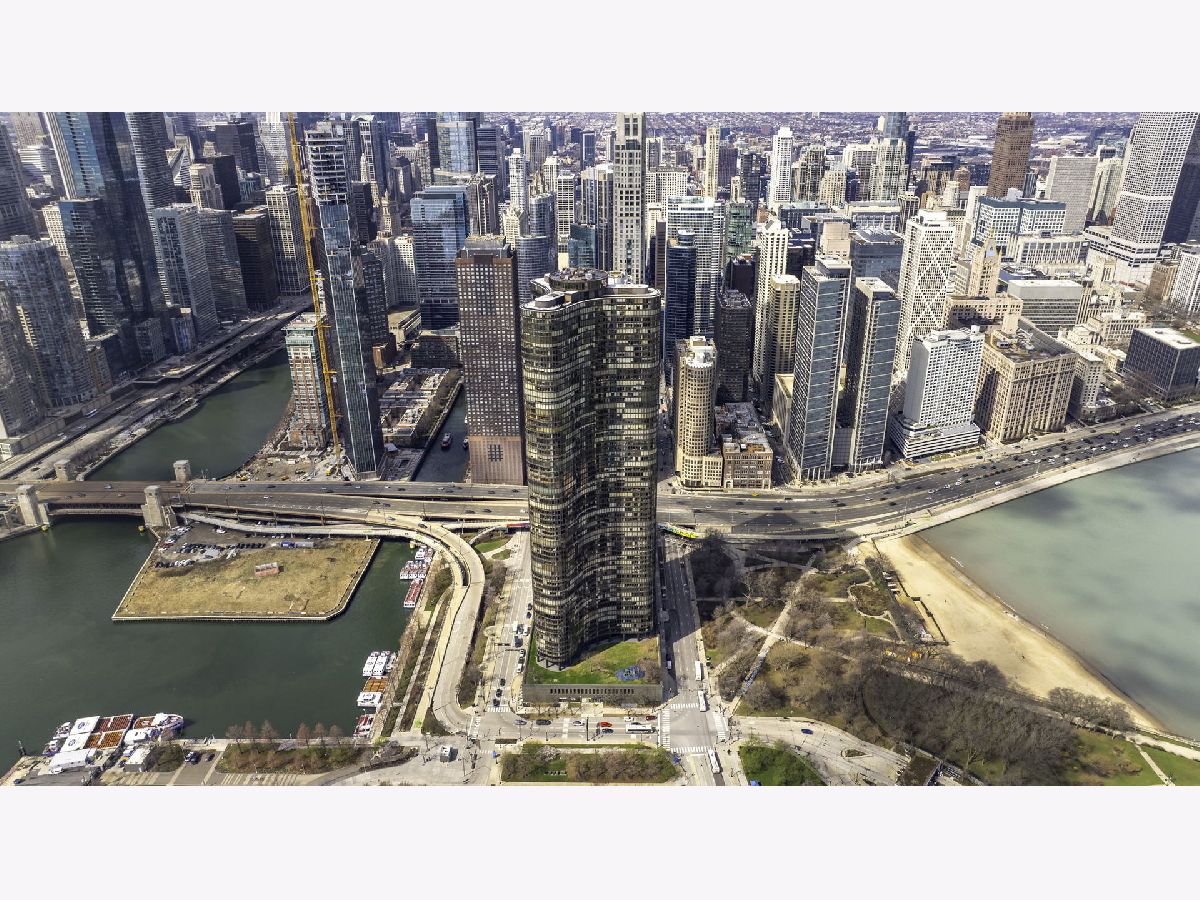 Condominiums For Sale Lake Point Tower Chicago Illinois, 505 Lake Shore Drive