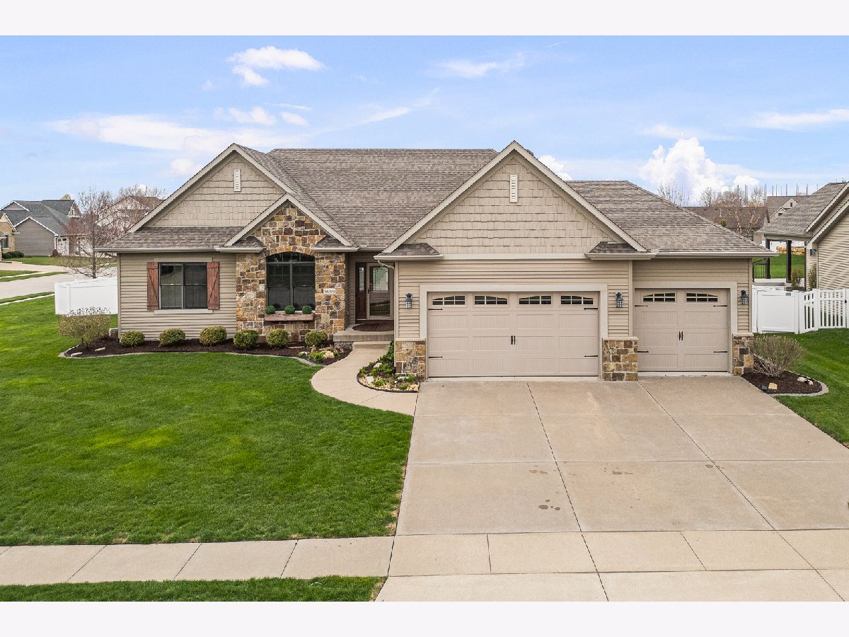  For Sale Bettendorf Iowa, 6608 Prairie Grass Lane