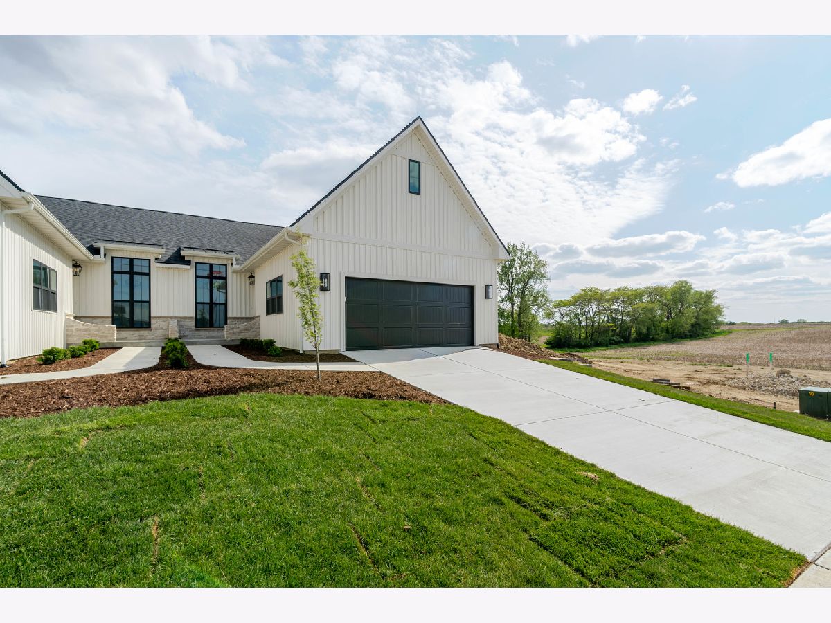 Condos & Townhomes For Sale Century Oaks Lexington Illinois, 214 Allison Road