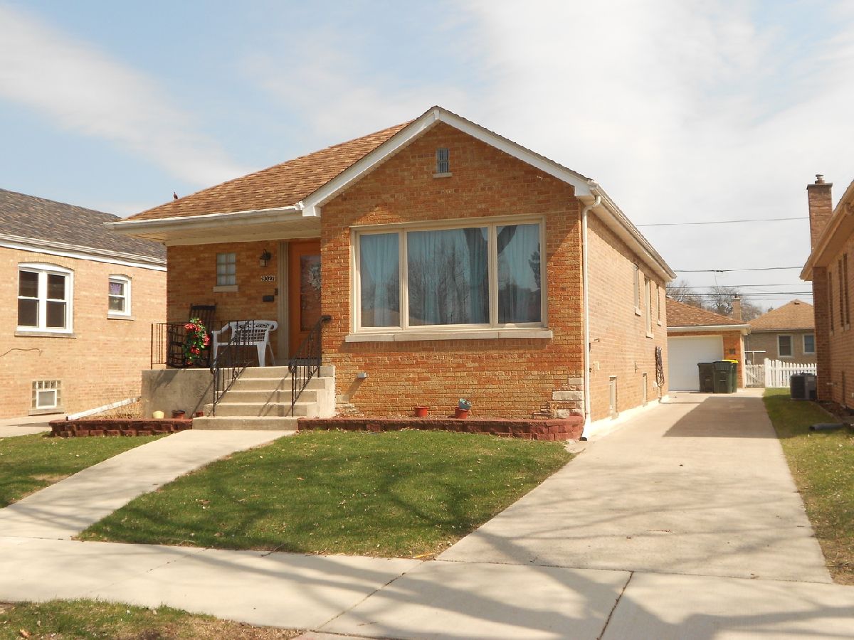  For Sale Evergreen Park Illinois, 9327 Avers Avenue