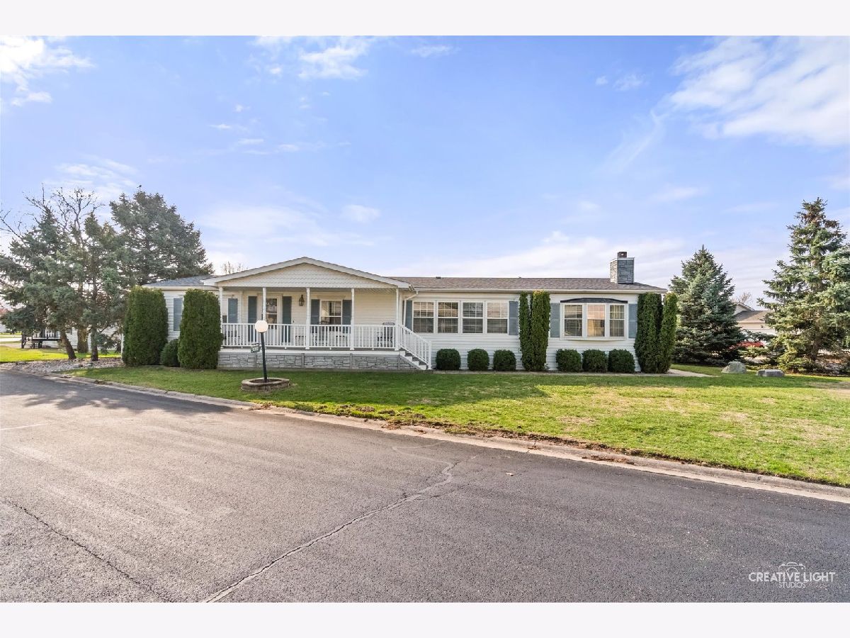  For Sale Sandwich Illinois, 225 Meadowlark Lane