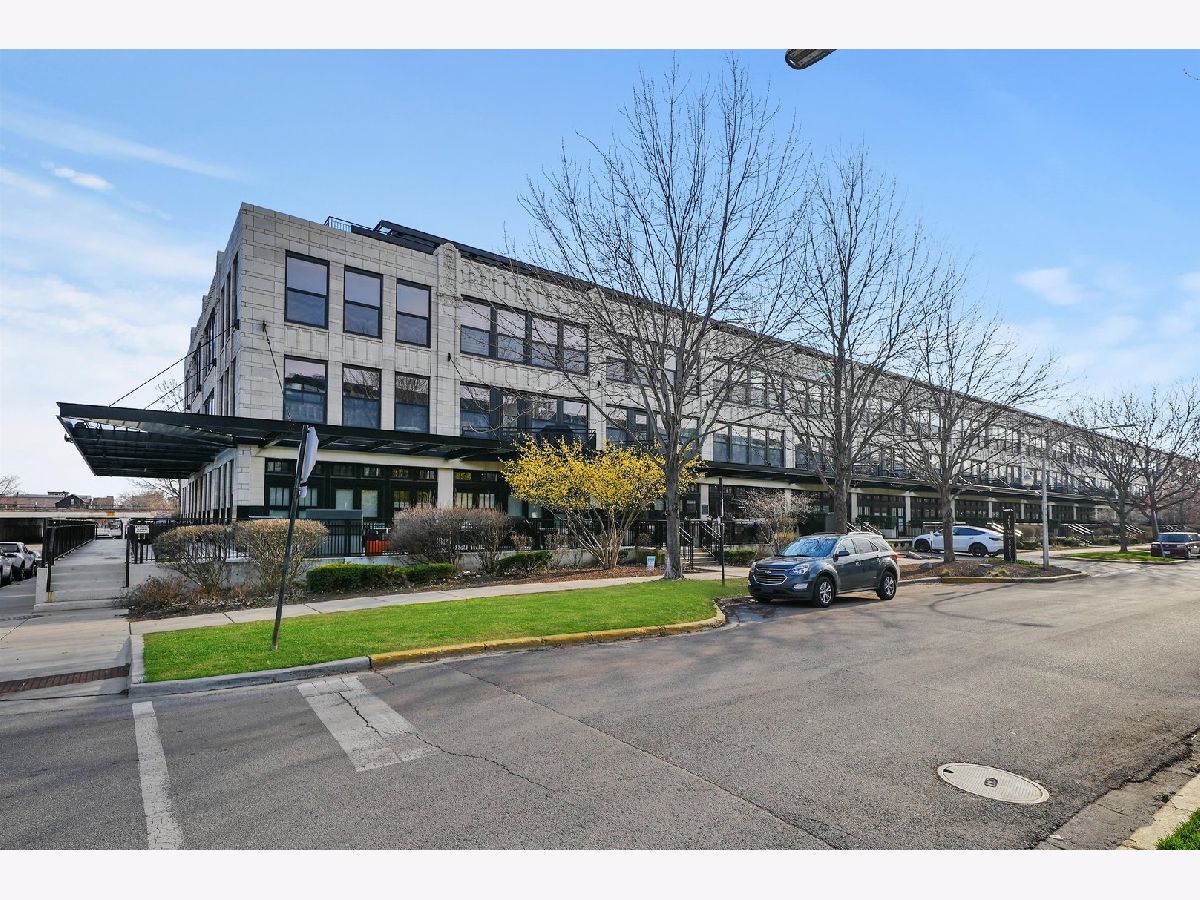 Condominiums For Rent University Commons Chicago Illinois, 1001 15th