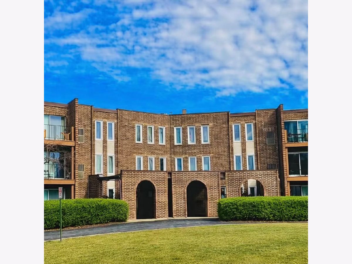  For Sale Wheeling Illinois, 1575 Sandpebble Drive