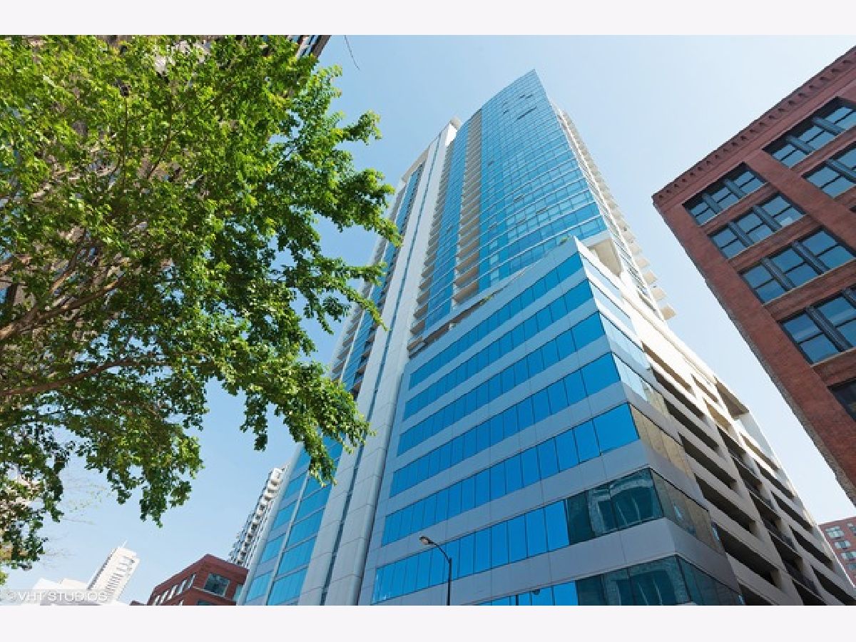 Condominiums Rented Silver Tower Chicago Illinois, 303 Ohio