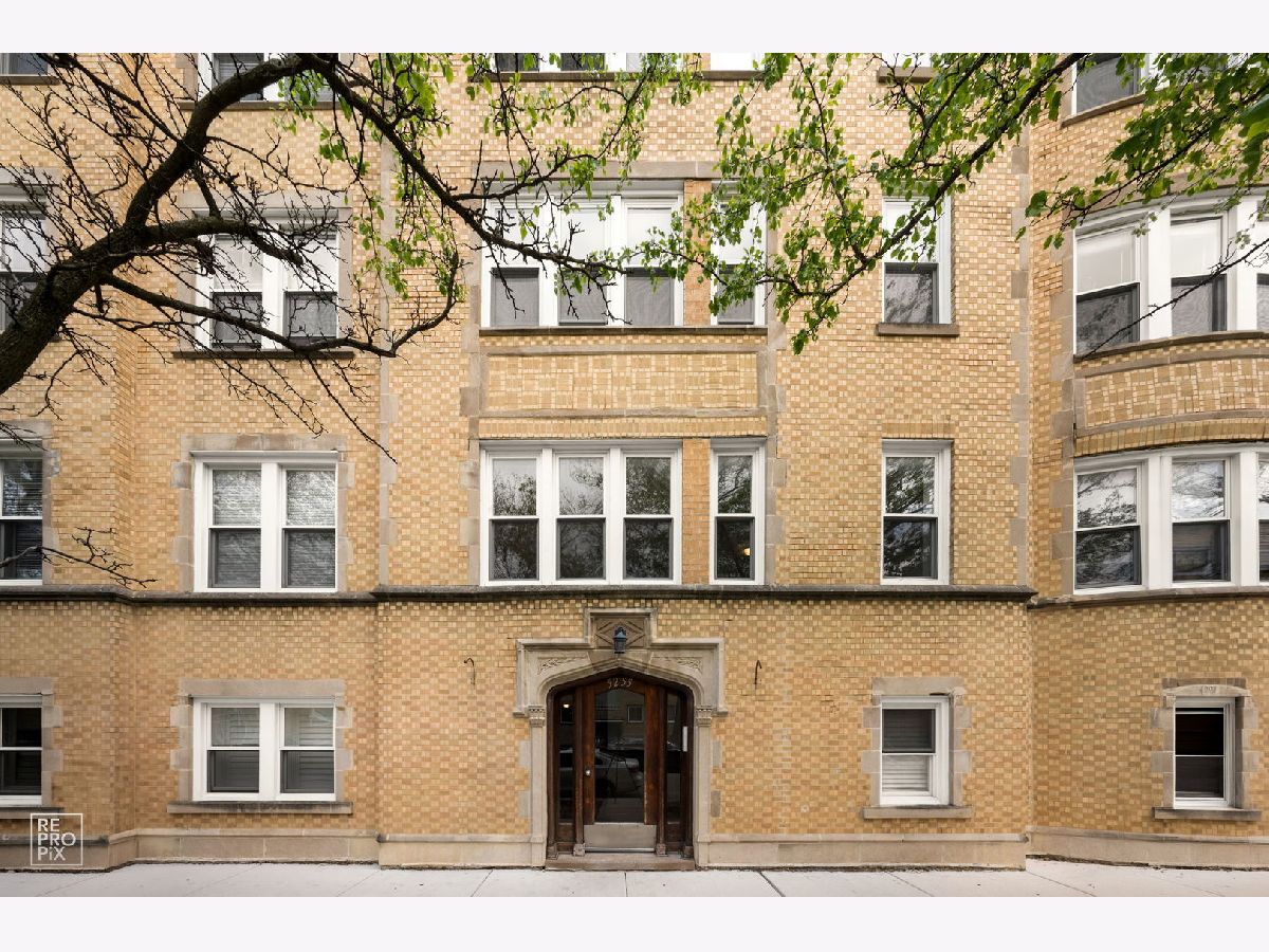  For Sale Chicago Illinois, 5255 Rockwell Street