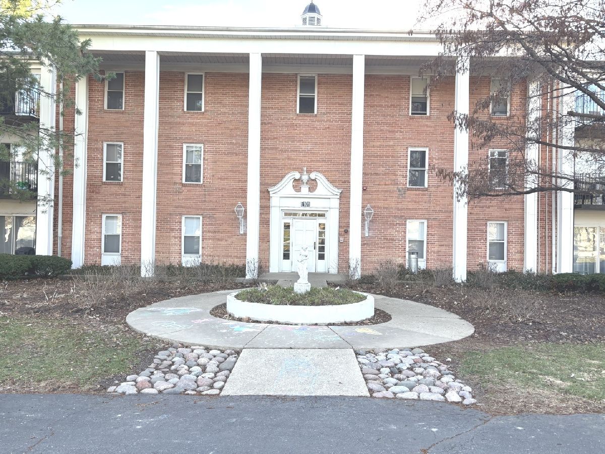  For Sale Rolling Meadows Illinois, 5101 Carriageway Drive