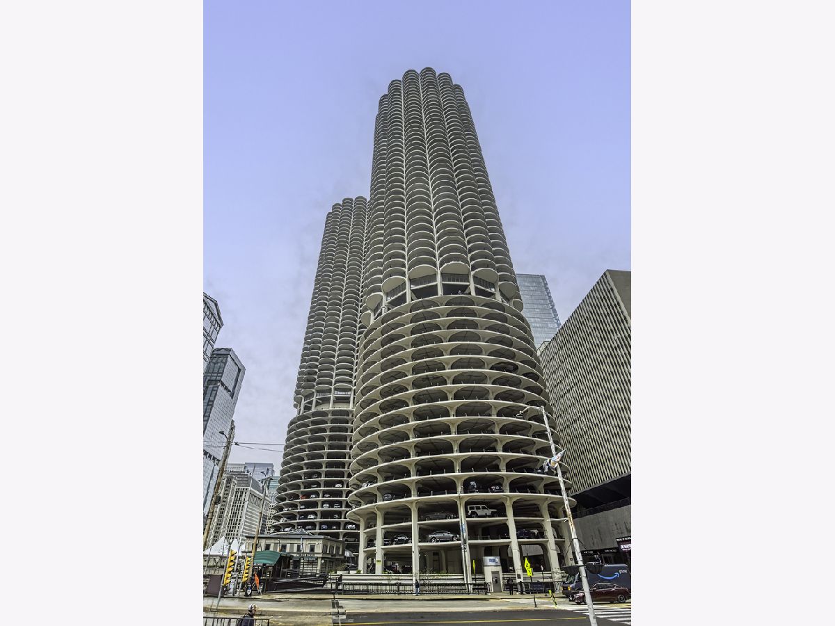 For Sale Chicago Illinois, 300 State Street