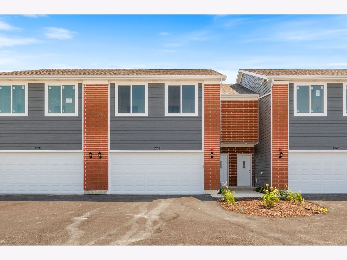 Condos & Townhomes For Rent Townes Of Kendall Market Place Yorkville Illinois, 1216 Gillespie