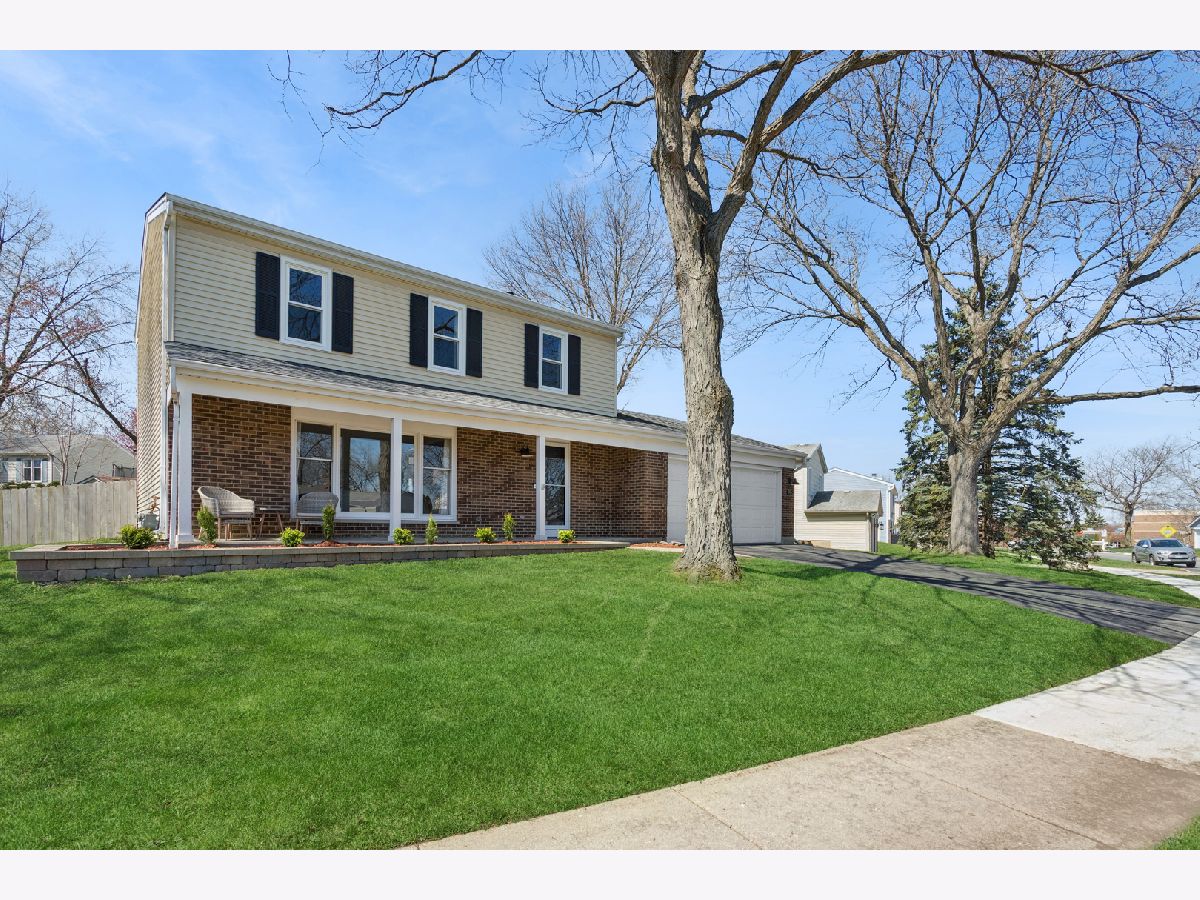 Homes For Sale Shining Waters Carol Stream Illinois, 745 Buffalo Circle