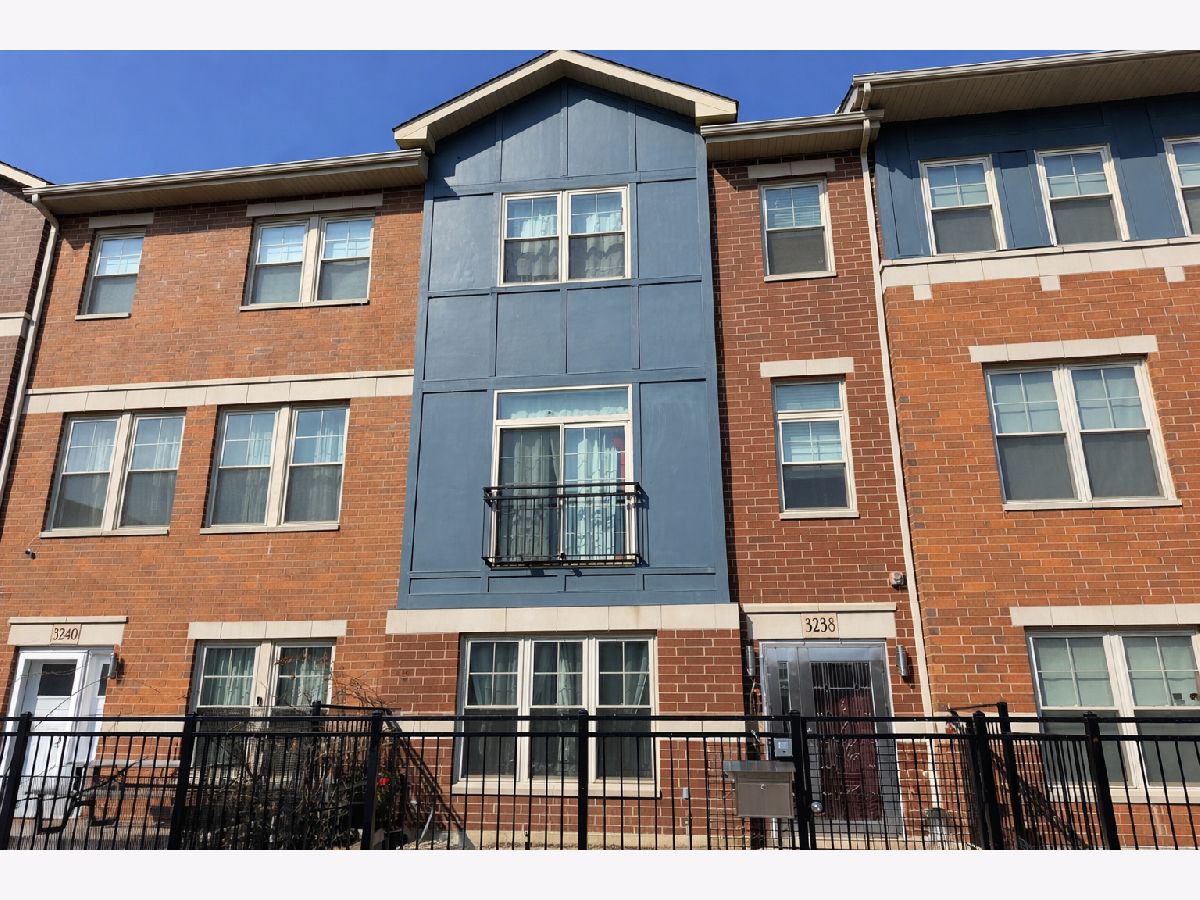  For Sale Chicago Illinois, 3238 Shields Avenue