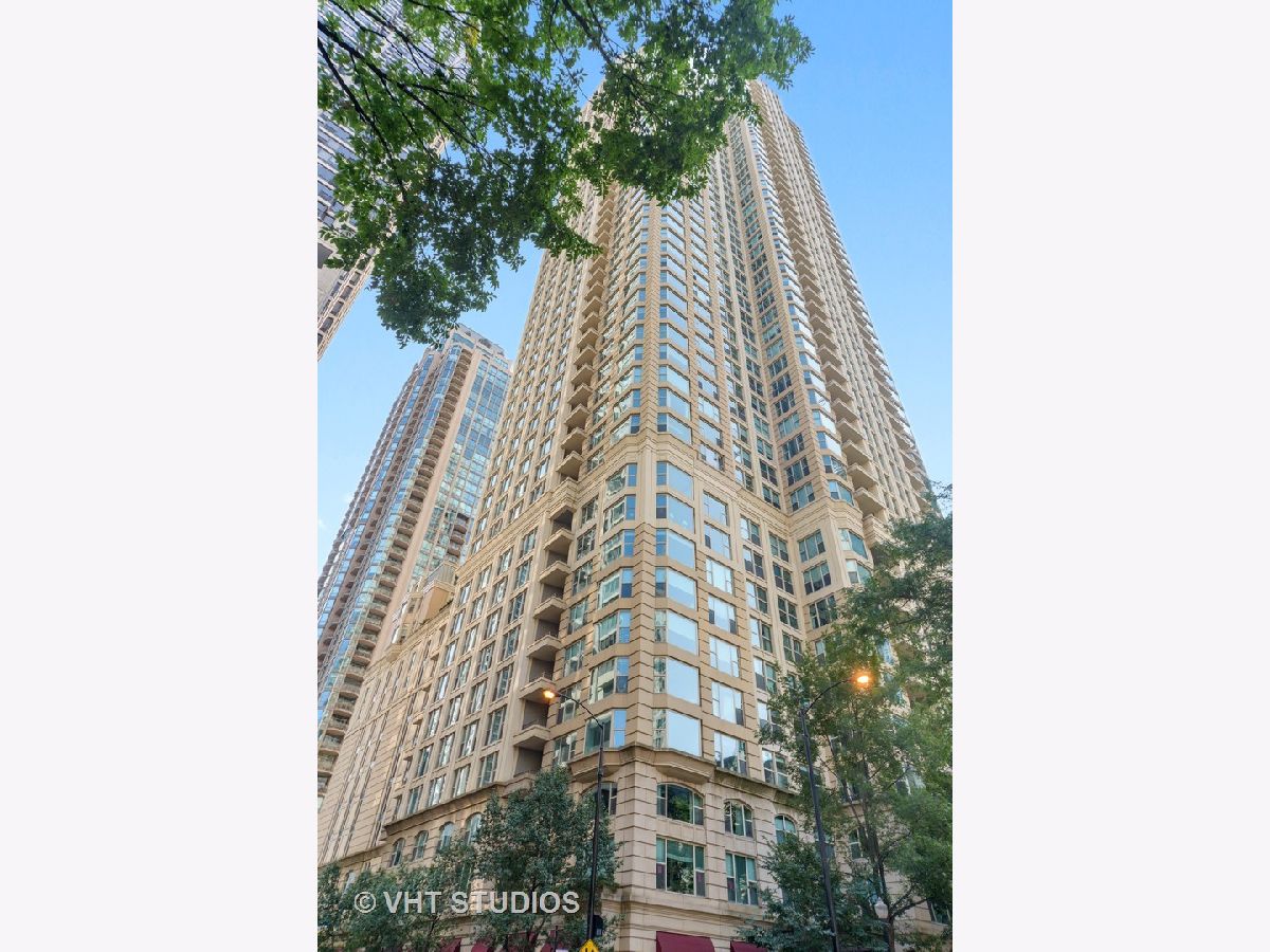 Condos & Townhomes For Sale Fordham Chicago Illinois, 25 Superior Street