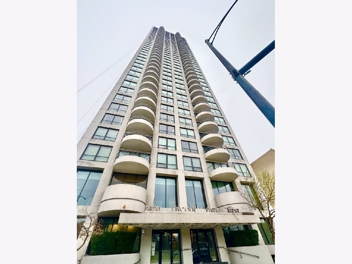  Rented Chicago Illinois, 2020 Lincoln Park West