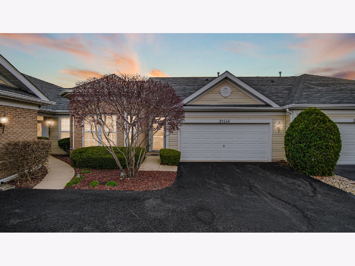 Townhomes & Condos & Homes For Sale Carillon Plainfield Illinois, 21246 Crimson Court