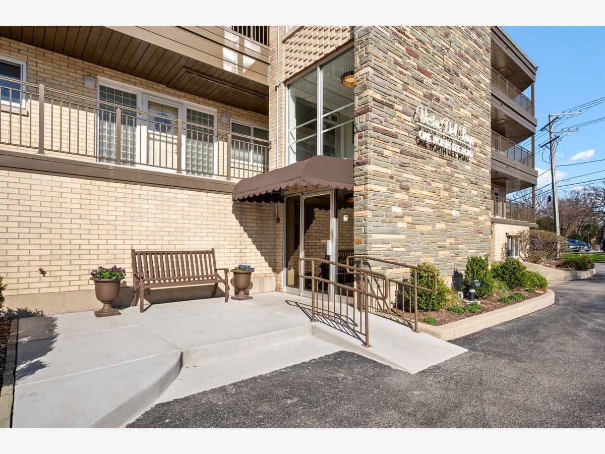 Condominiums For Sale Vista Del Lago Park Ridge Illinois, 1 Dee Road
