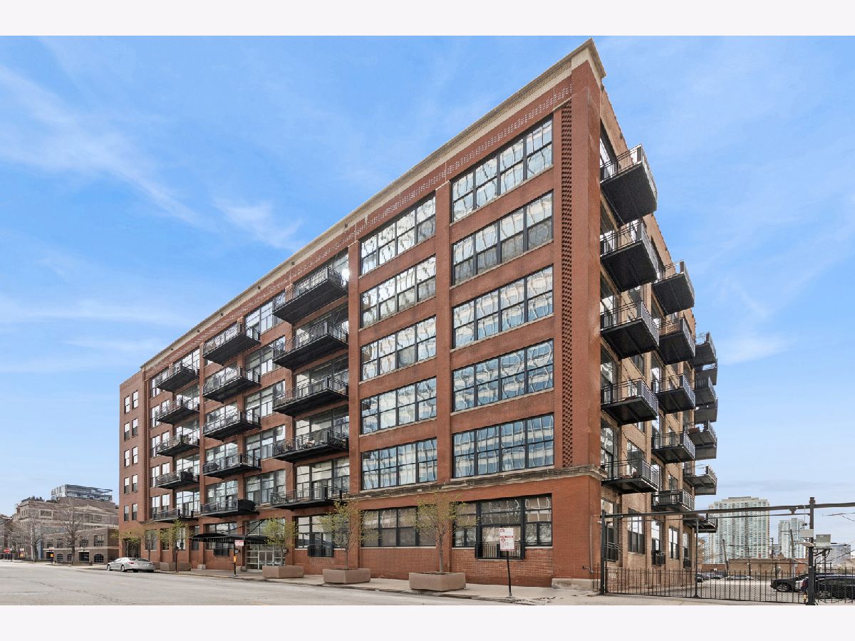 Condominiums For Sale River North Commons Chicago Illinois, 525 Superior Street