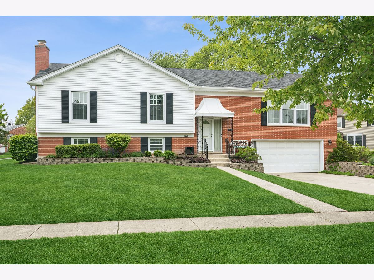 Homes For Sale Hunting Ridge Palatine Illinois, 1000 Hunting Drive