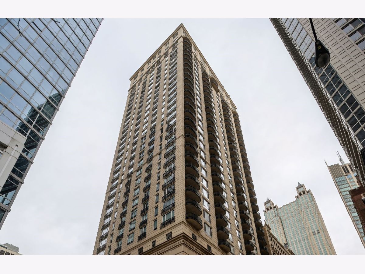  For Sale Chicago Illinois, 10 Delaware Place