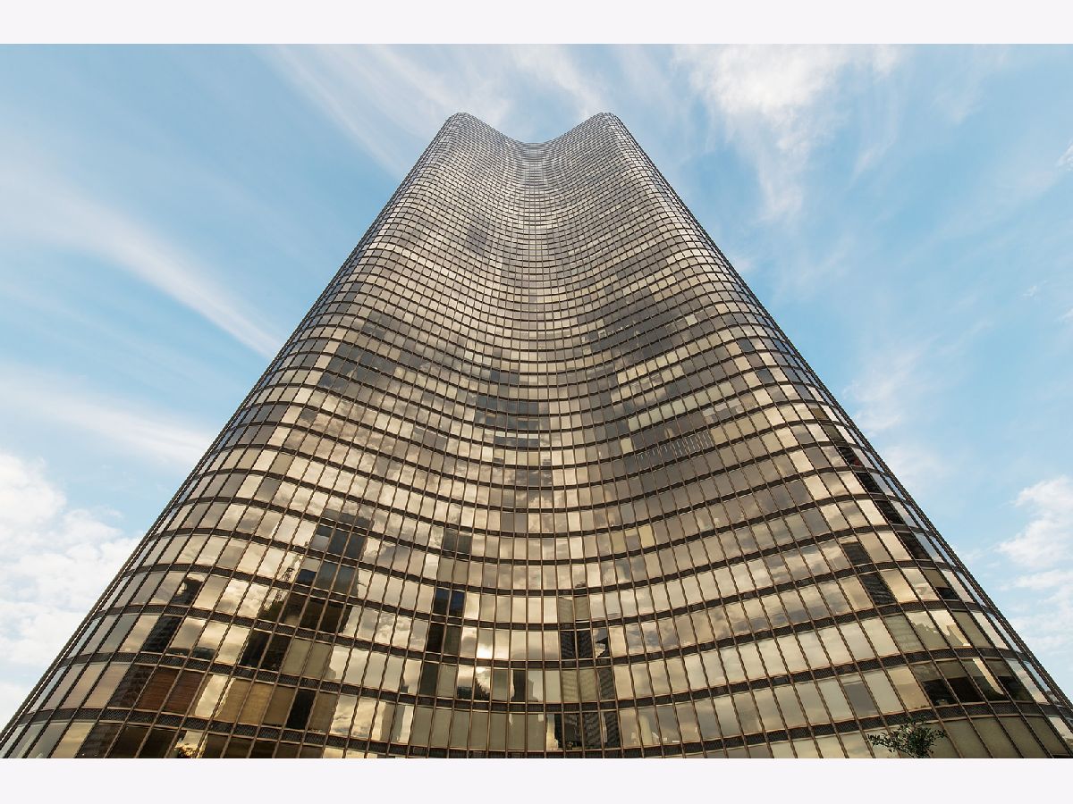 Condominiums For Sale Lake Point Tower Chicago Illinois, 505 Lake Shore Drive