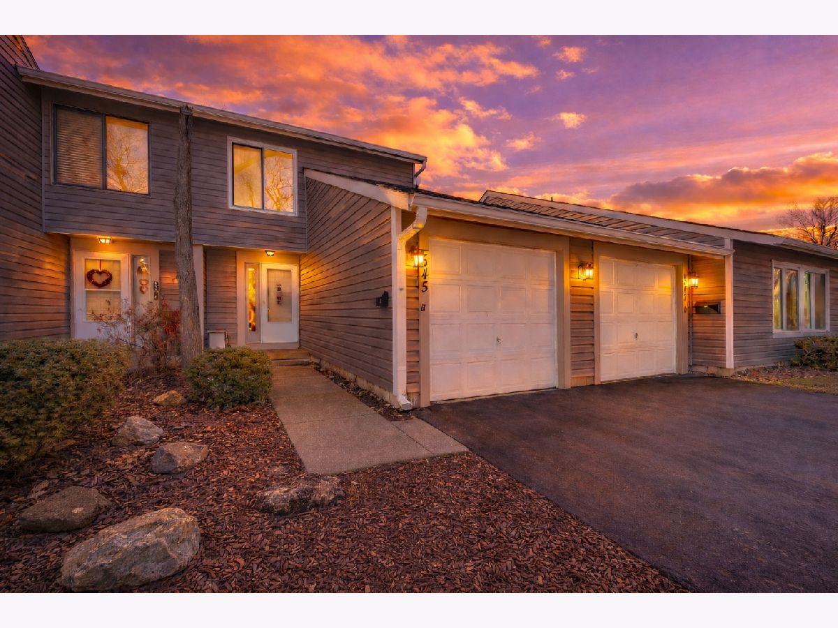Townhomes & Condos & Homes For Sale Newport Village Carol Stream Illinois, 545 Alton Court