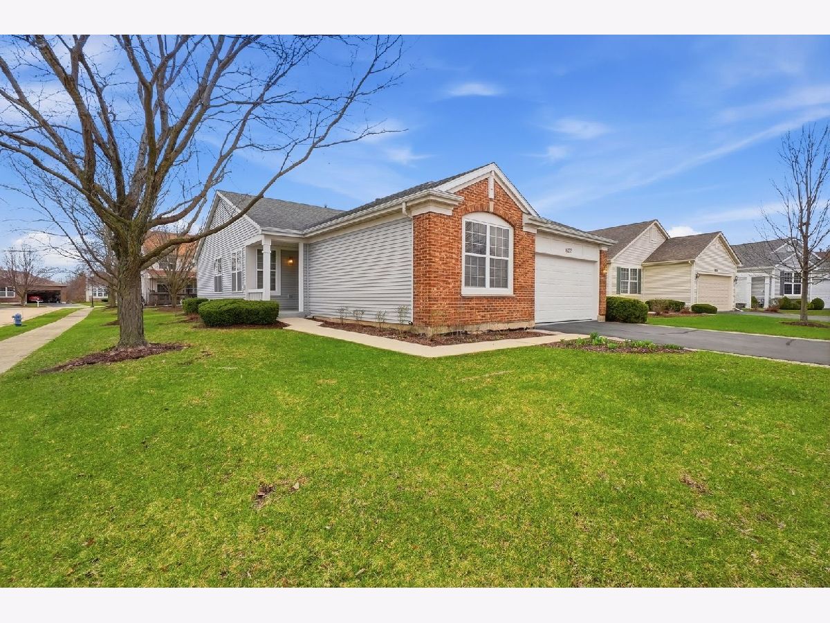 Townhomes & Condos & Homes For Sale Carillon Lakes Crest Hill Illinois, 16122 Seneca Lake Circle