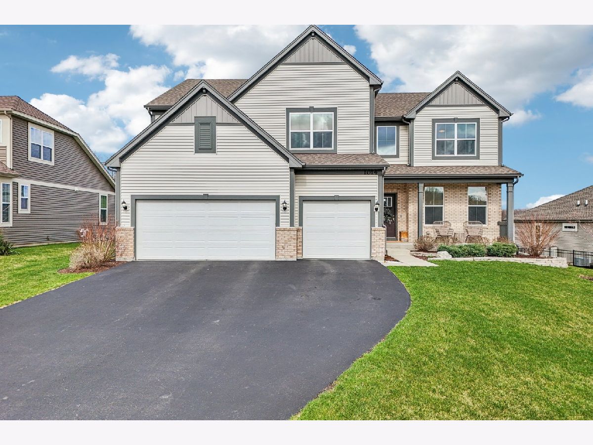 Homes & Condos & Townhomes For Sale Woodlore Estates Crystal Lake Illinois, 1014 Persimmon Court