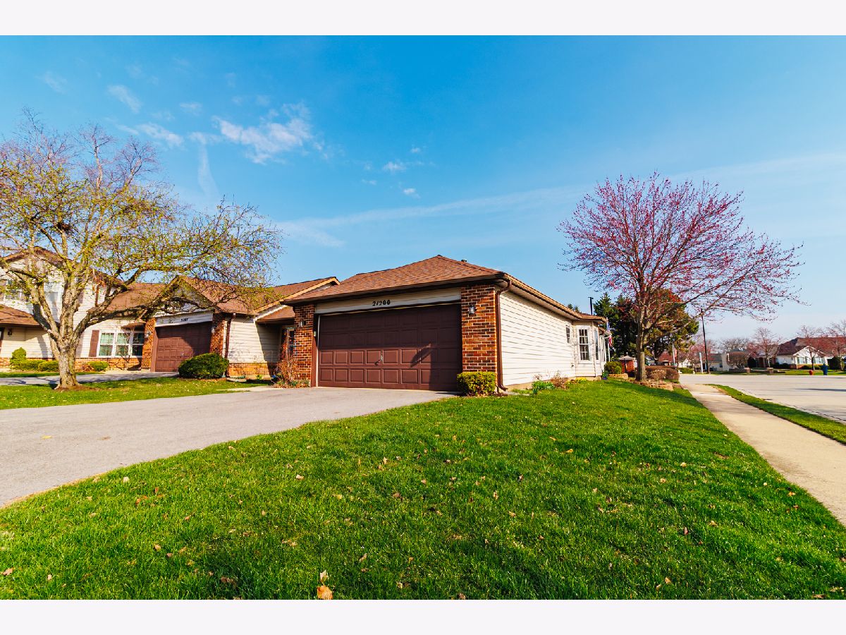 Townhomes & Condos & Homes For Sale Carillon Plainfield Illinois, 21200 Silktree Circle