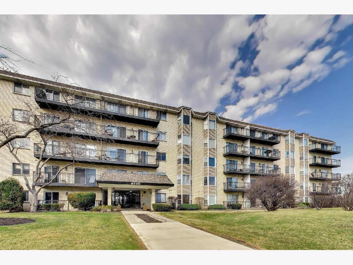  For Sale Morton Grove Illinois, 8640 Waukegan Road