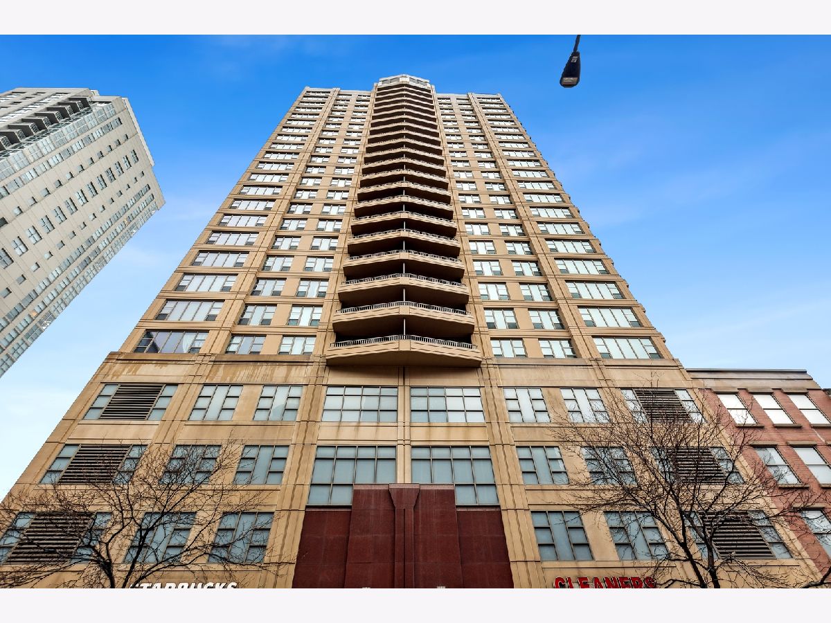 Condominiums Rented Jefferson Tower Chicago Illinois, 200 Jefferson