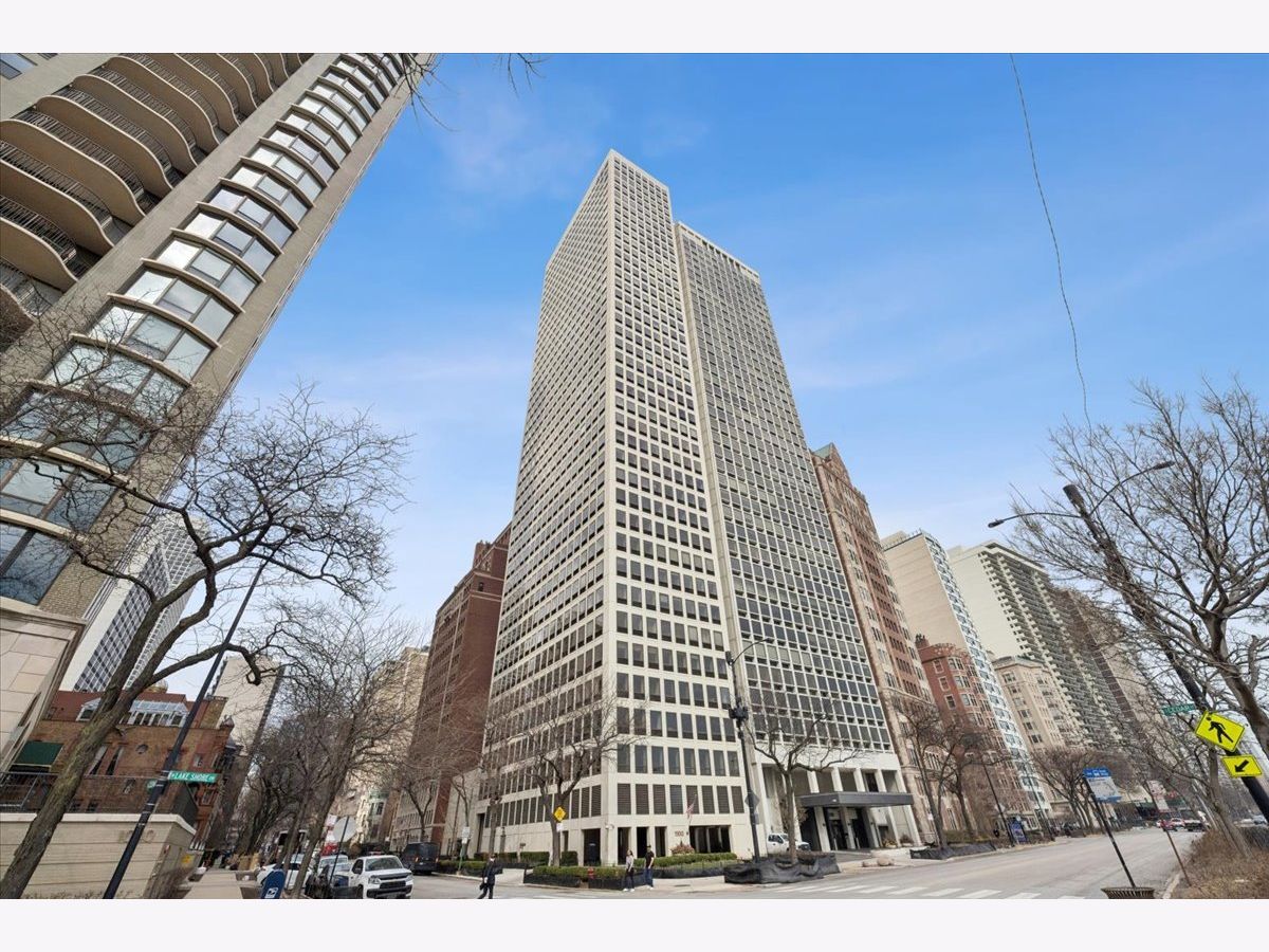  For Sale Chicago Illinois, 1100 Lake Shore Drive