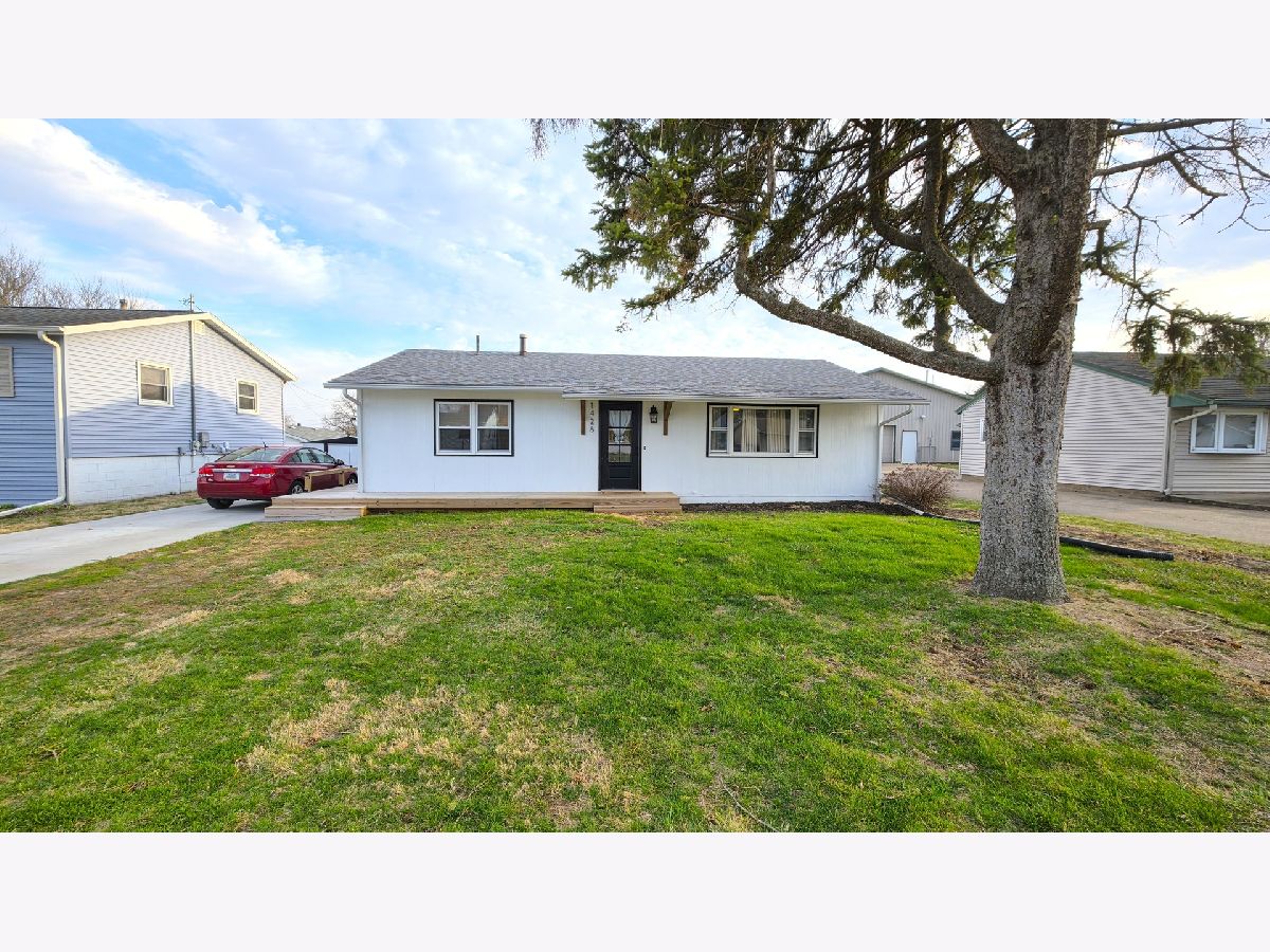  For Sale Le Claire Iowa, 1426 Davenport Street