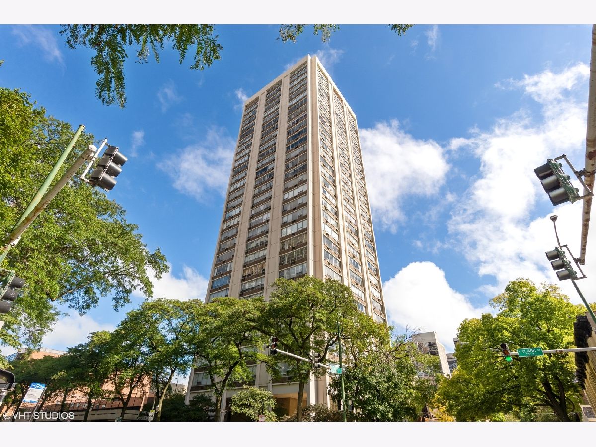 Condos & Townhomes Rented Sandburg Village Chicago Illinois, 70 Burton