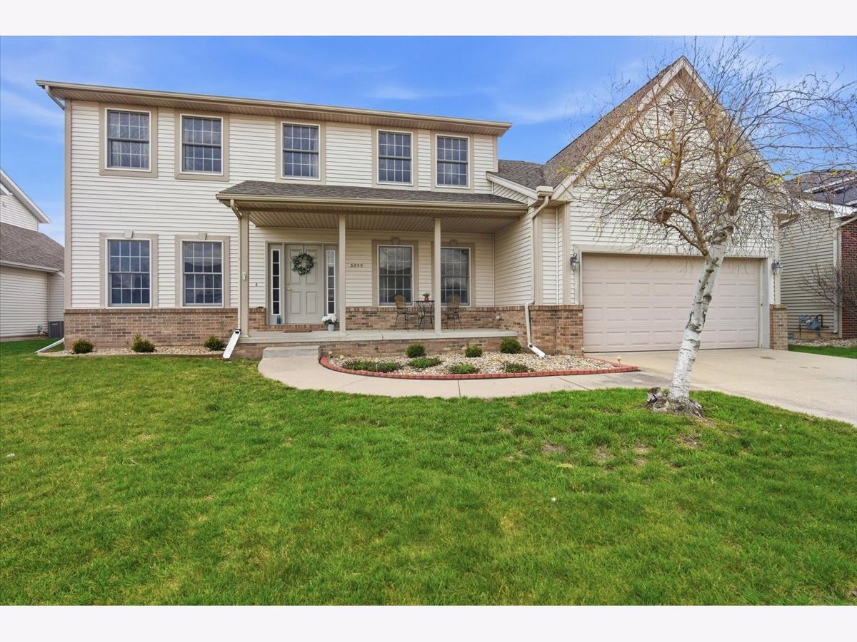 Homes & Condos & Townhomes For Sale Eagles Landing Normal Illinois, 3255 Fire Fly Court