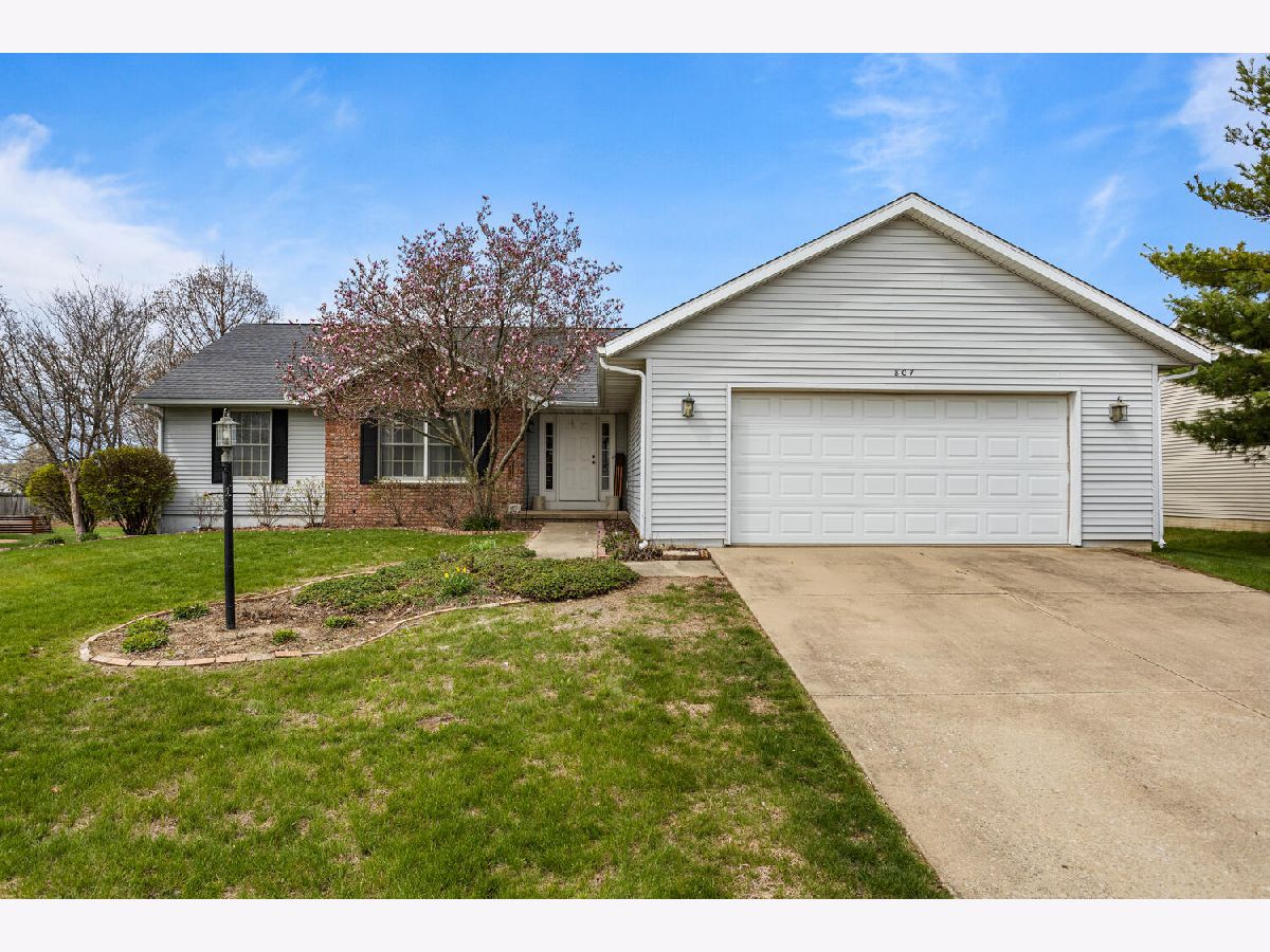 Homes For Sale Sandy Ridge Mahomet Illinois, 807 Heather Drive