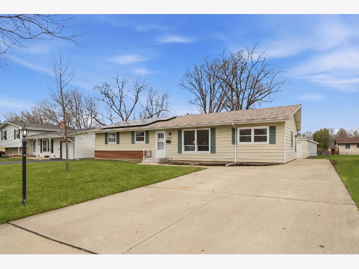  For Sale Carol Stream Illinois, 249 Shawnee Drive