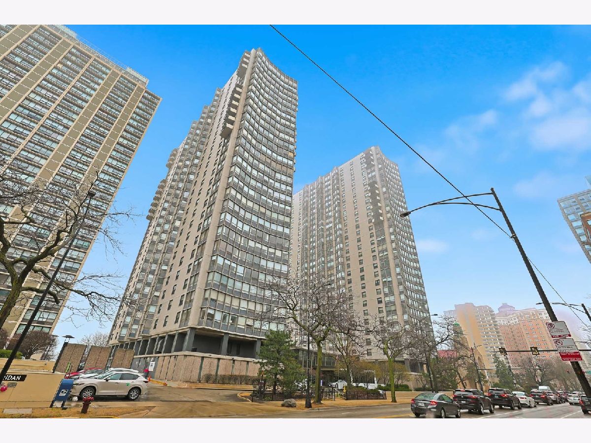  For Sale Chicago Illinois, 5701 Sheridan Road