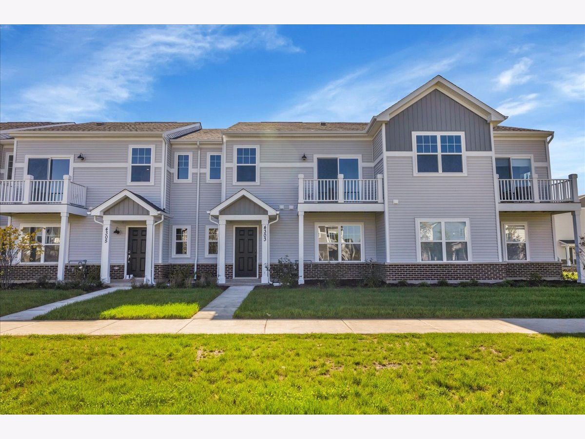 Condos & Townhomes For Rent Chelsea Manor Aurora Illinois, 4303 Chelsea Manor