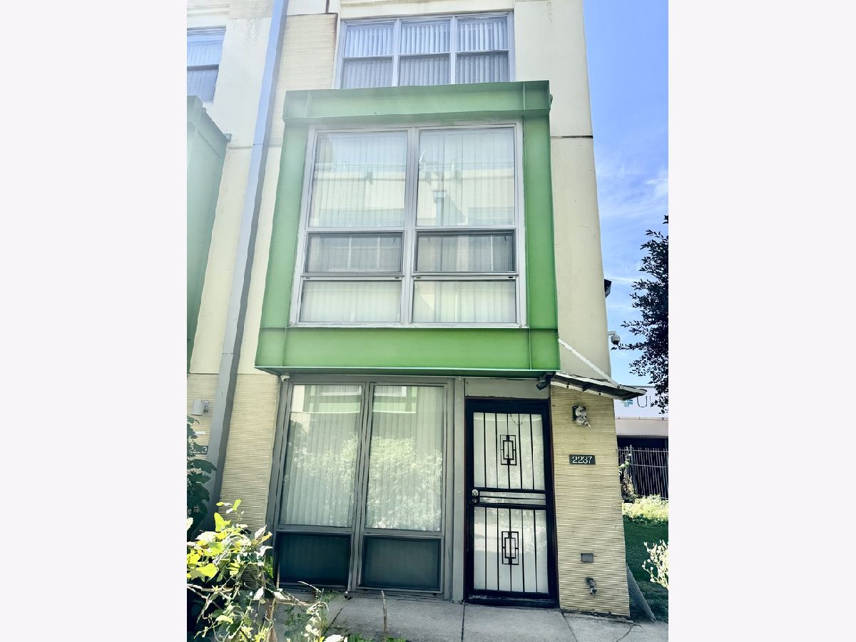  For Sale Chicago Illinois, 2237 Stewart Avenue