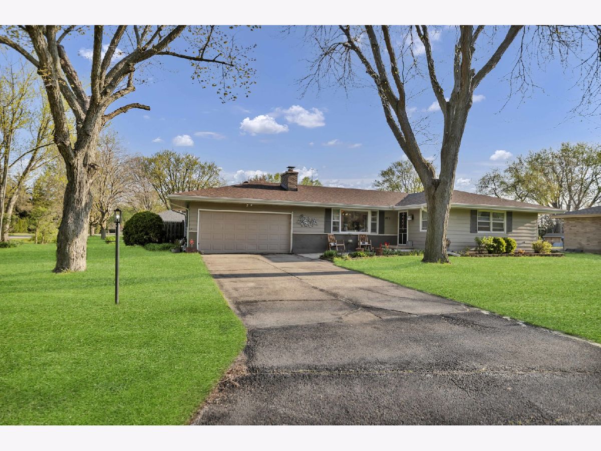  For Sale Sycamore Illinois, 405 Thomas Drive