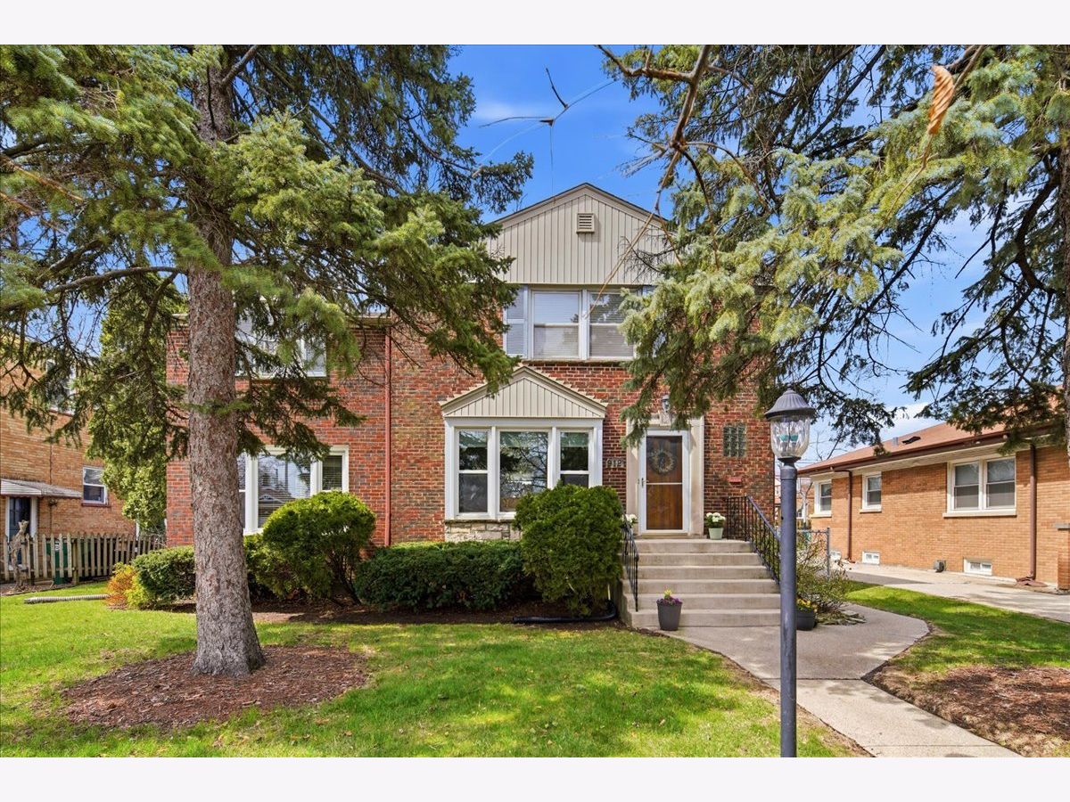  For Sale Westchester Illinois, 912 Hull Avenue